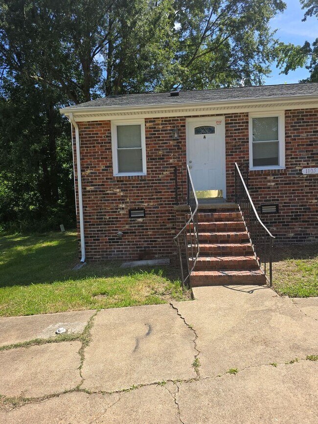 Foto del edificio - DUPLEX IN HOPEWELL