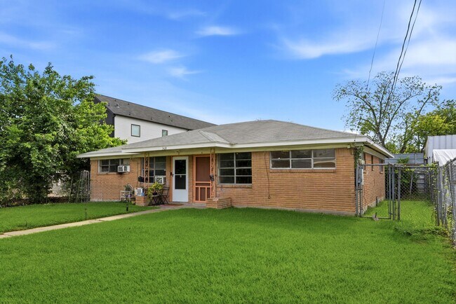 Foto del edificio - 3408 E Lockwood Dr