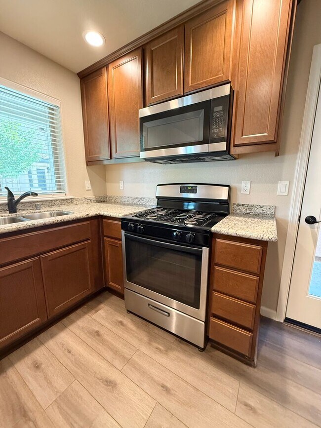 Foto del edificio - Move In Ready 3 Bed 2.5 Bath!!!
