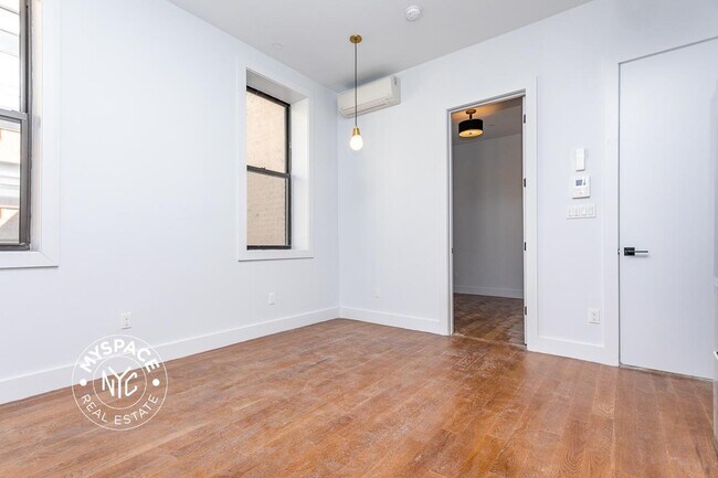 Foto del edificio - 1337 Gates Ave