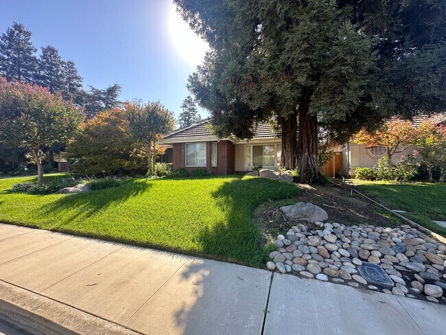 Building Photo - SE Visalia home coming soon