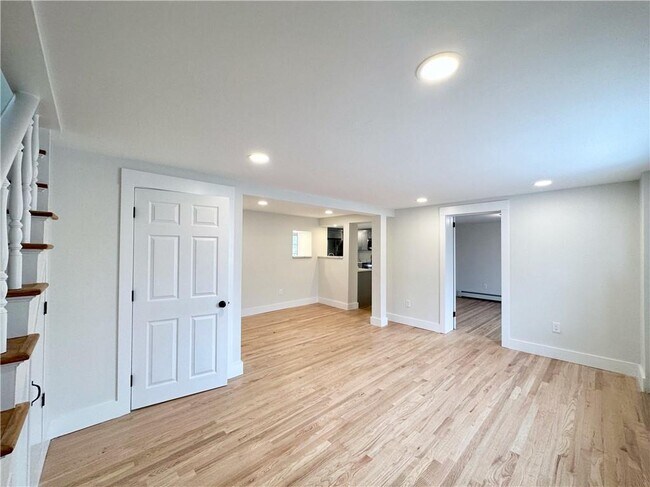 Building Photo - 15 Curry Ave
