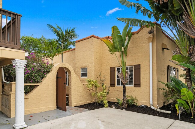 Foto del edificio - 735 Colonial Rd