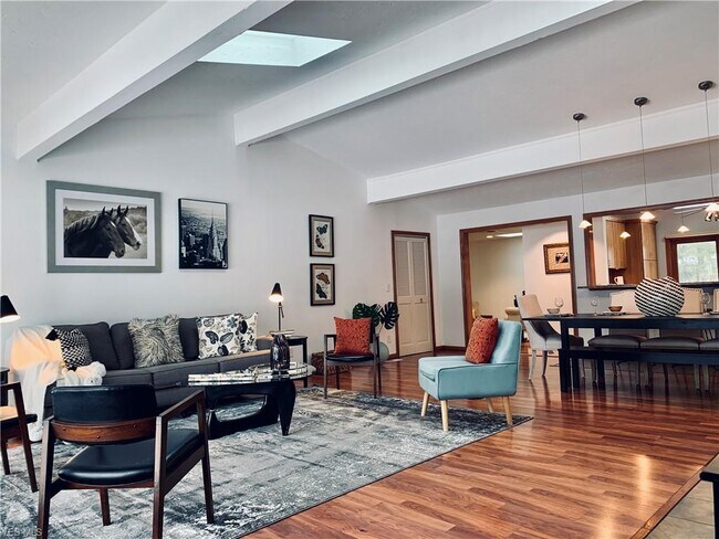 Foto del edificio - 540 Sandalwood Dr