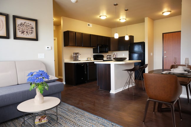Building Photo - Capitol Grove Apartments