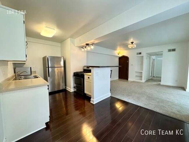 Foto del edificio - Vanity Fair 1 Bedroom Condo in West Plaza
