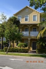 Building Photo - 107 W Pigeon Plum Dr