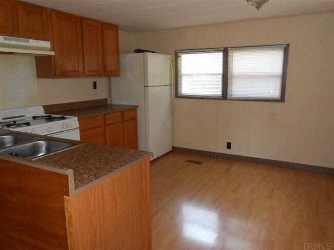Building Photo - 159 W Church Ln
