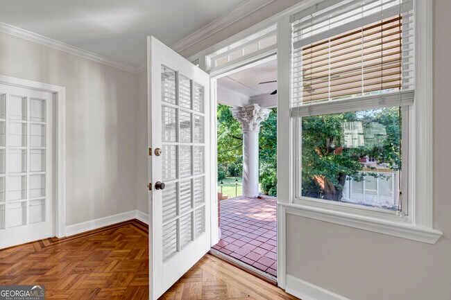 Foto del edificio - 878 Briarcliff Rd NE