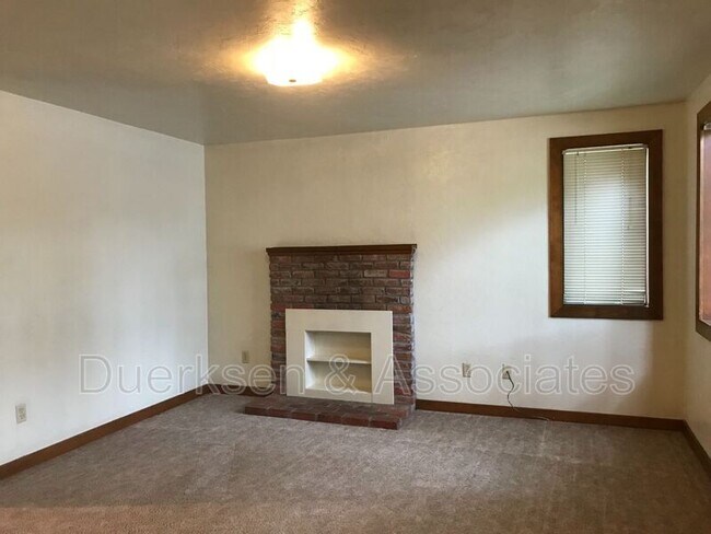 Building Photo - 2451 NW Coolidge Way