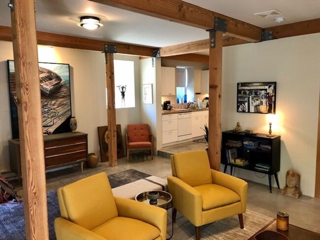 Building Photo - CARTAL DUPLEX