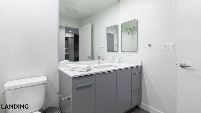 Foto del edificio - 9235 W Russell Rd