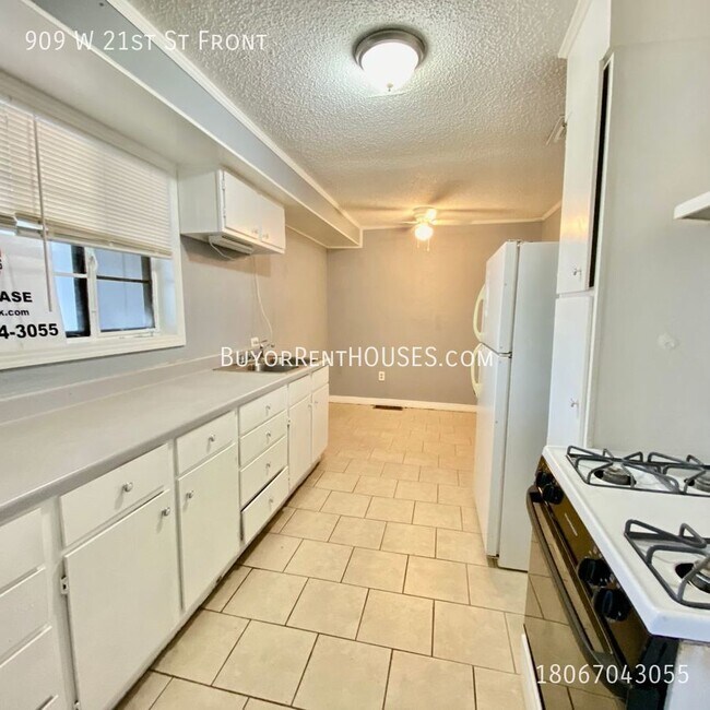 Building Photo - RENT is $1,250+ Pay $0 deposit at Move-In,...