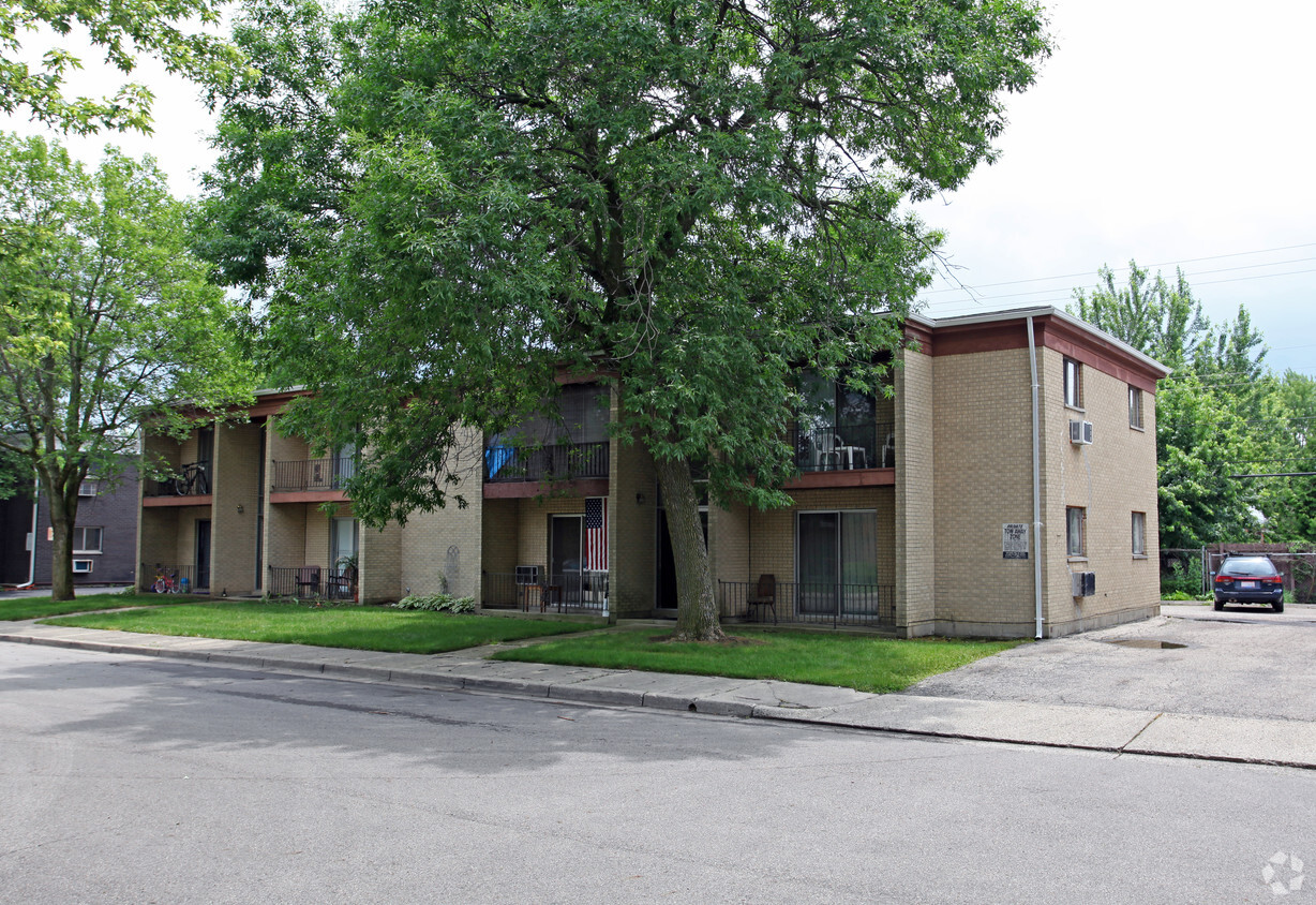 Primary Photo - Continental Court Apartments