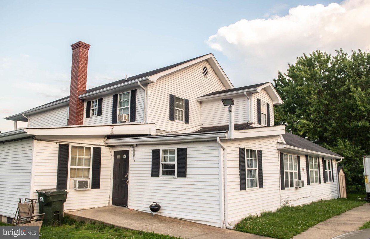 Primary Photo - 8420 D St