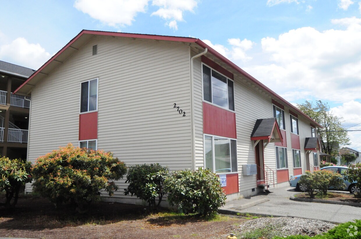 Primary Photo - 2702 Everett Ave