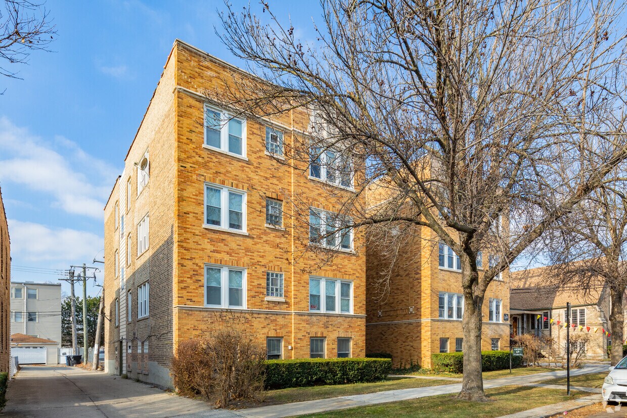 Building Photo - 4738 N Lowell Ave