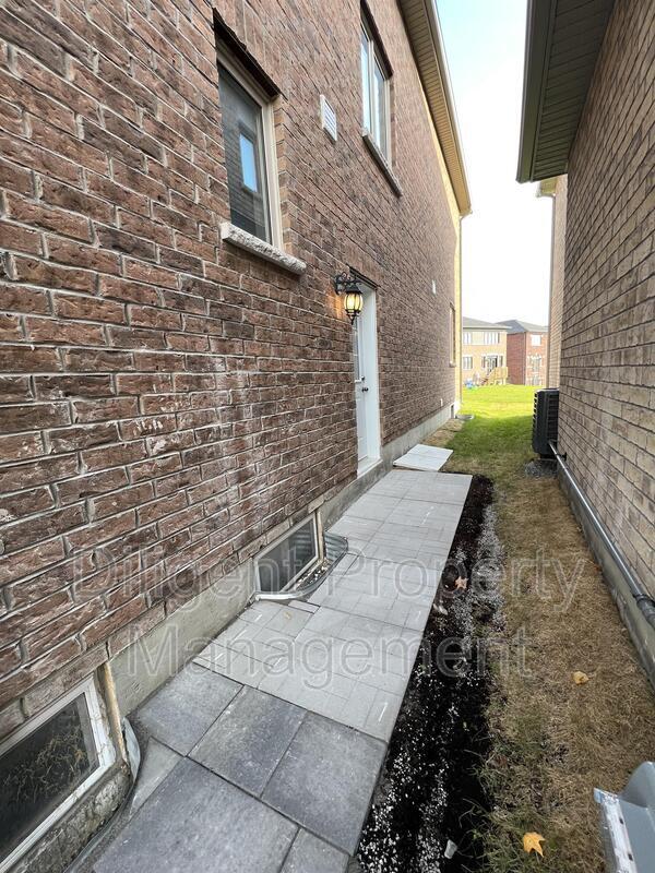 Building Photo - 80 Woolacott Ln