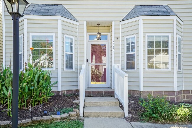 Building Photo - Gorgeous Three Bedroom Home!