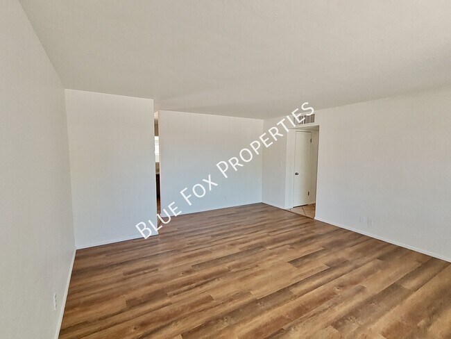 Foto del edificio - 3857 E Edison Pl