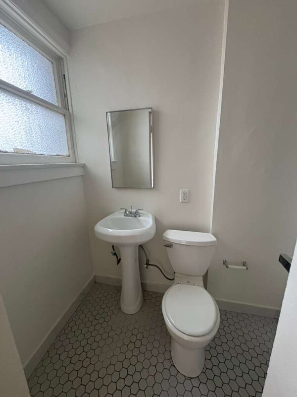 Foto del edificio - 318 S Kingsley Dr