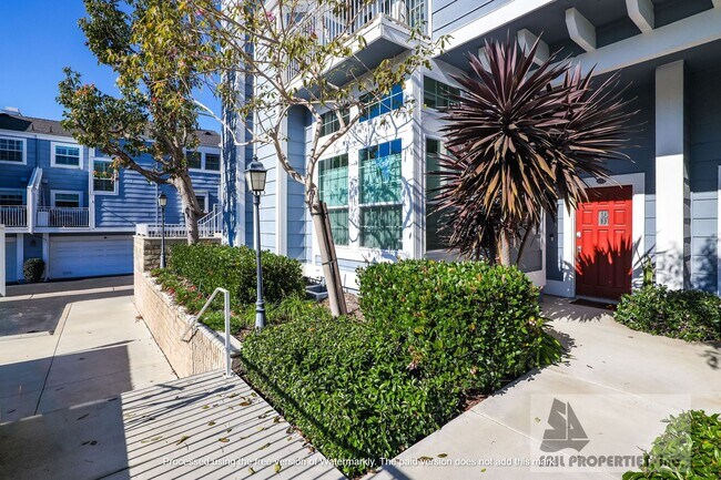 Foto del edificio - Gorgeous Remodeled Condo in Newport Beach!
