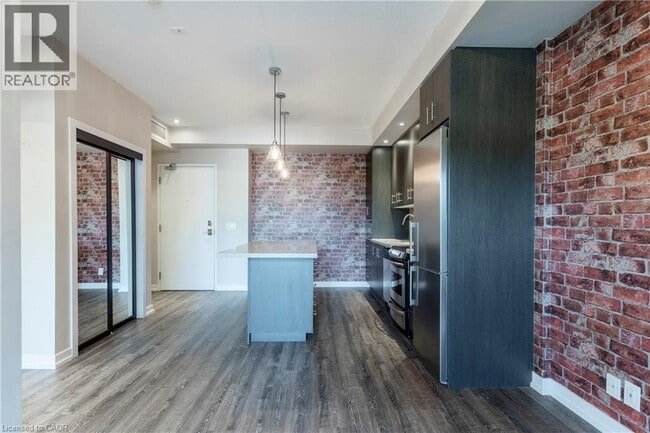 Building Photo - 457 Plains Rd E