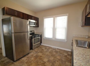 Foto del edificio - 4046 N McVicker Ave