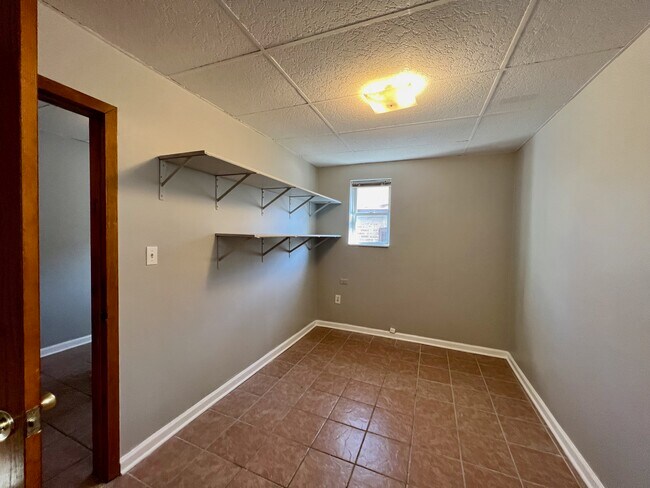 Building Photo - 3043 S Archer Ave