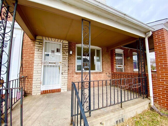 Building Photo - 3 br, 1 bath Townhome - 124 Chestnut St