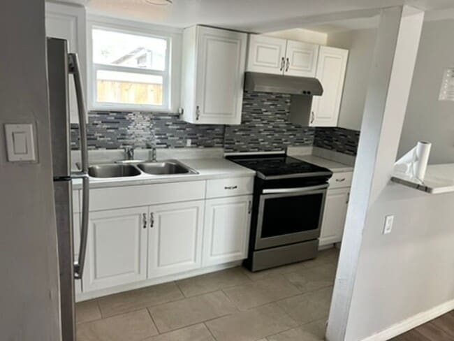 Building Photo - 1 Bedroom/1 Bathroom 1st Floor Duplex AVAILABLE AUGUST 7th!