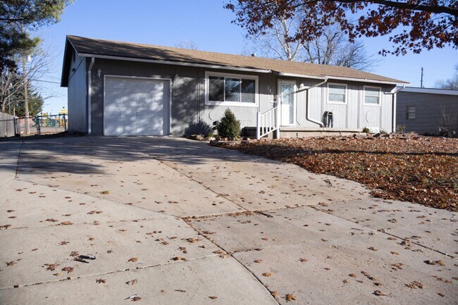 Foto del edificio - 2828 N Vassar Ave