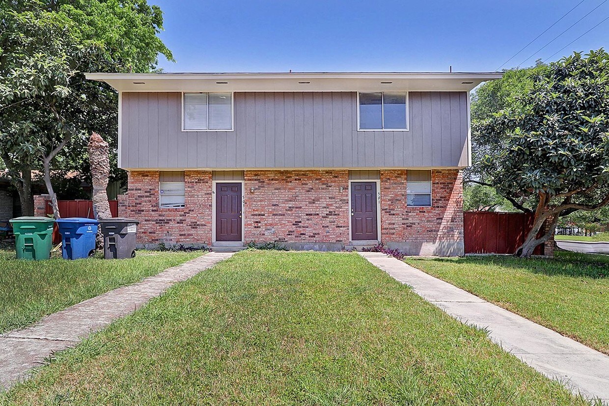 Primary Photo - 2 br, 1 bath House - 501 Southtrail Dr