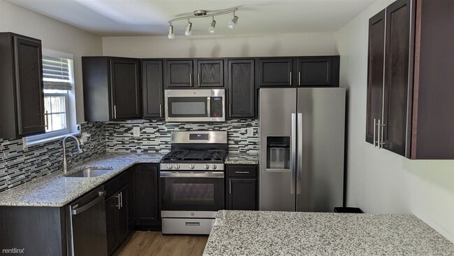 Building Photo - 4 br, 3.5 bath House - 8907 Mayflower Road