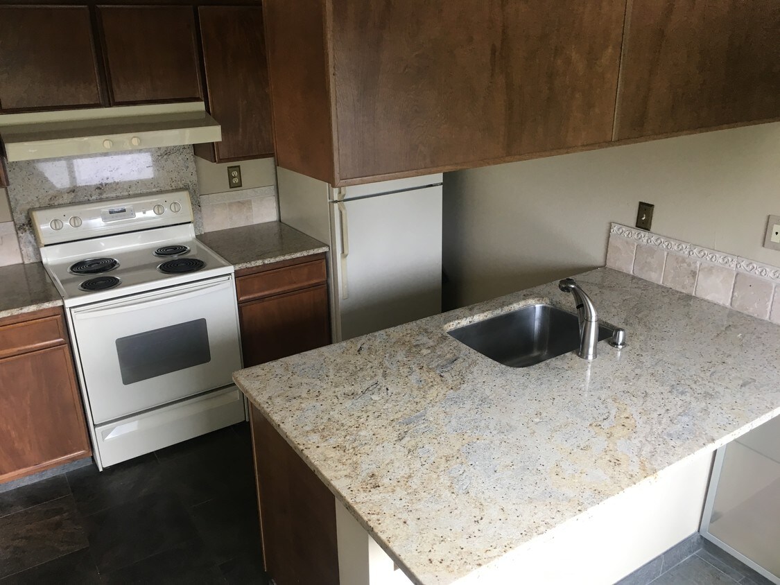 Foto principal - 3400 25th Ave W