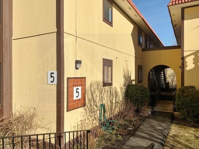 Building Photo - 5 Granada Crescent