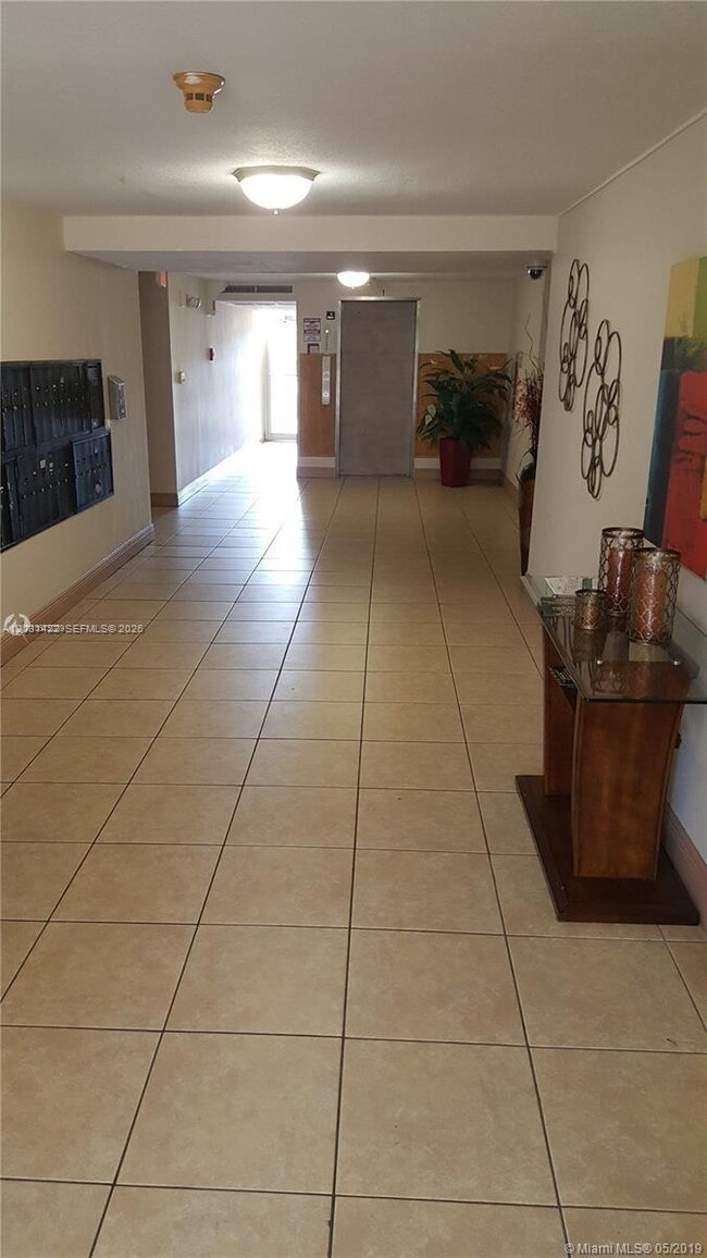 Building Photo - 9310 Fontainebleau Blvd
