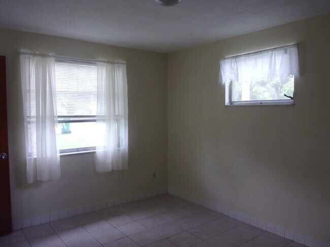 Building Photo - 3044 Barrett Ave