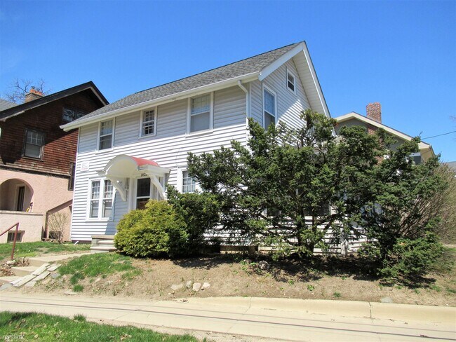 Building Photo - 4 br, 1.5 bath House - 1423 S University Ave