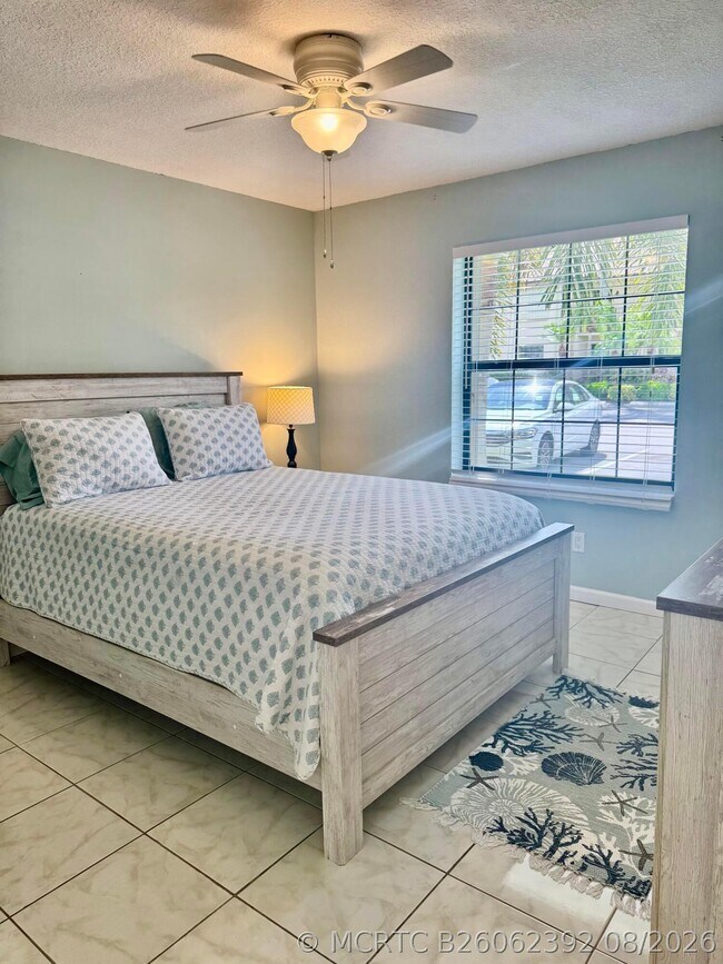 Building Photo - 901 Pinecrest Cir