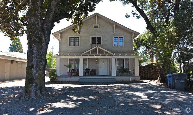 Building Photo - 1122 Sonoma