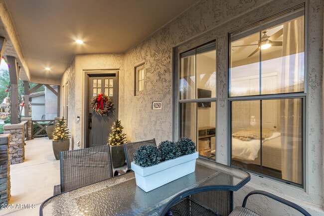 Foto del edificio - 9250 E Via De Vaquero Dr