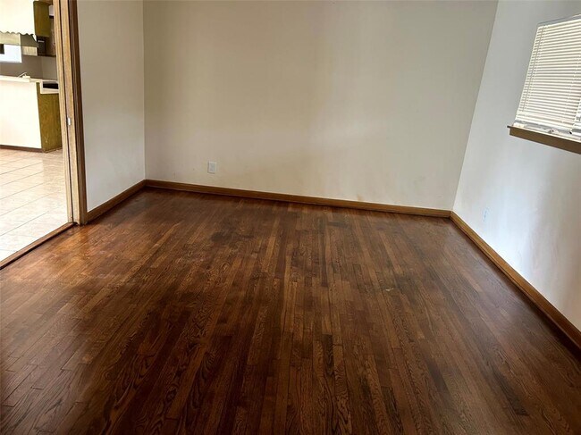 Building Photo - 1606 Zapp Ln