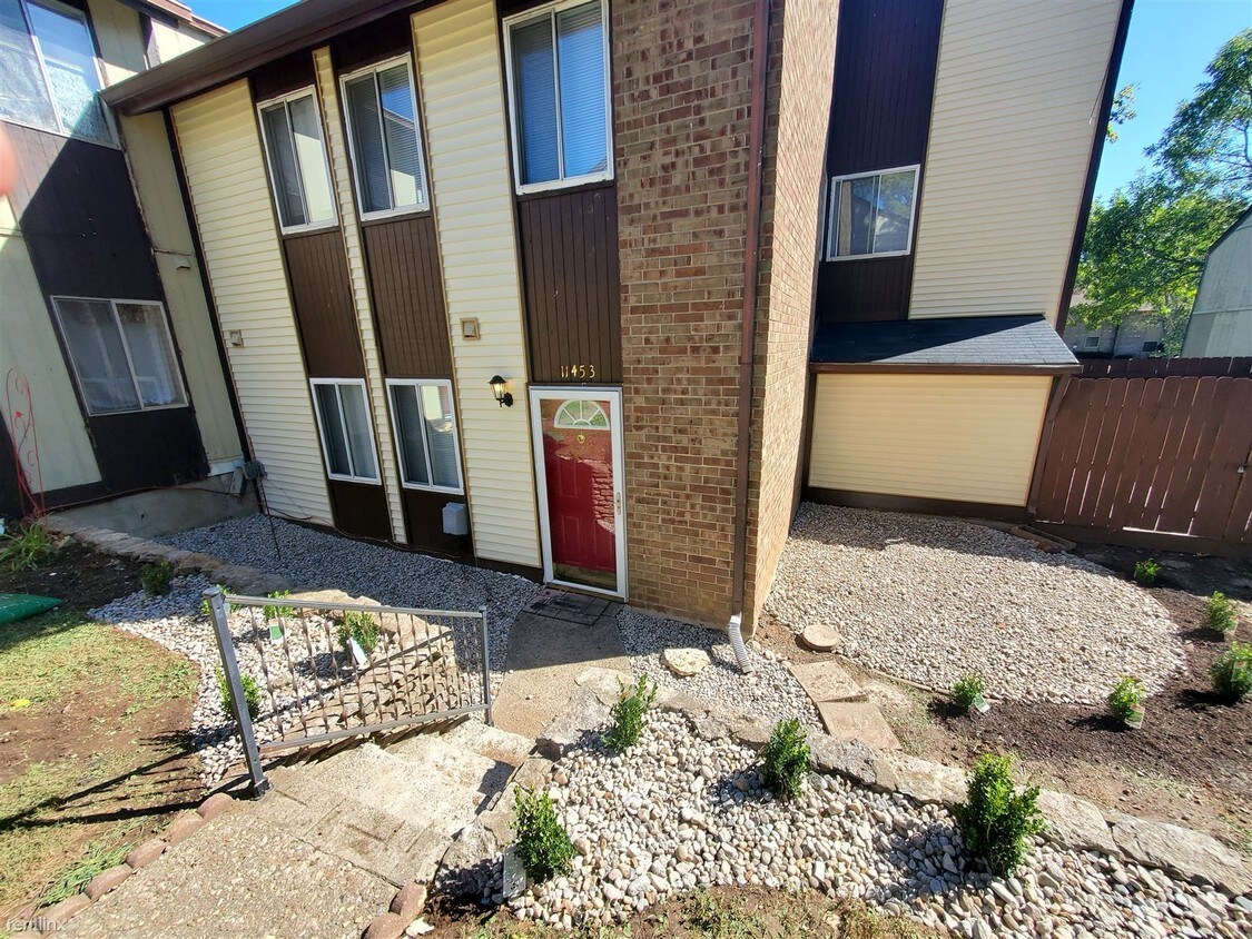 Primary Photo - 3 br, 2.5 bath Condo - 11453 N Tazwell Dr