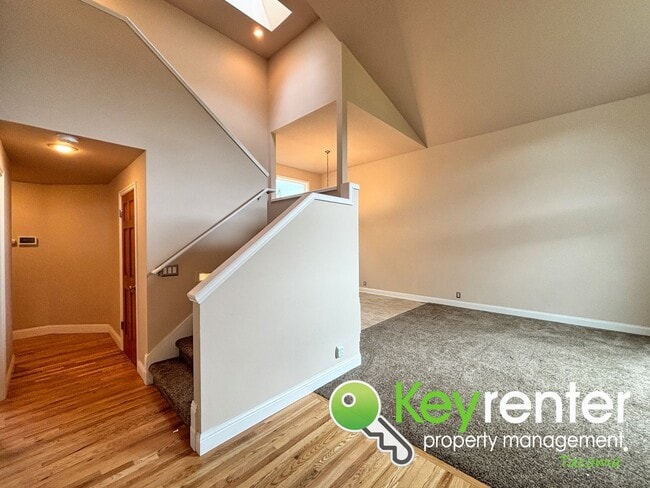 Building Photo - Spacious 5-Bedroom Auburn Home in Secluded...