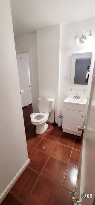 Building Photo - 118 B St