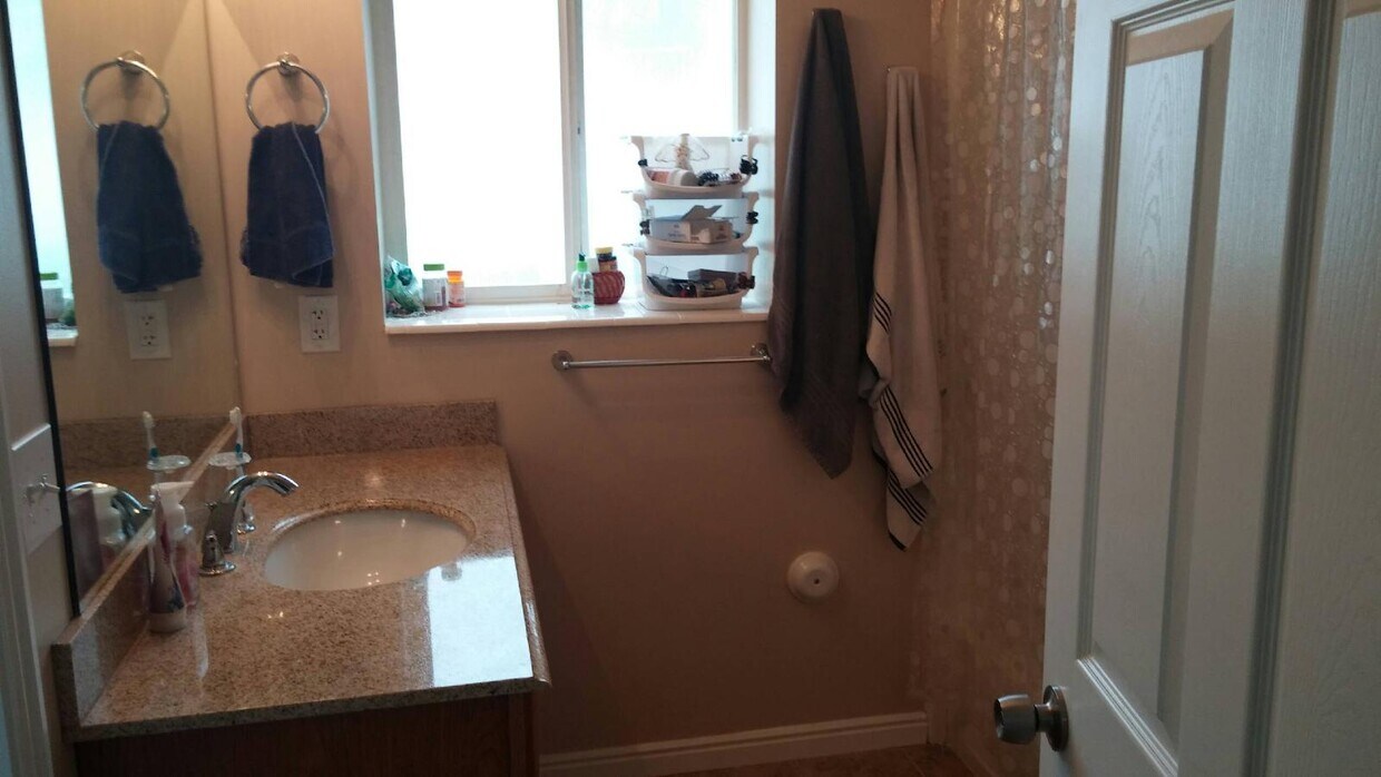 Foto del edificio - 1524 W 200 S