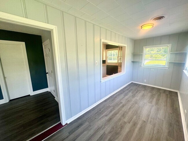 Foto del edificio - Charming 2 Bed, 1 Bath Home with Private P...