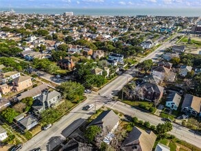 Building Photo - 3902 Bernardo De Galvez Ave