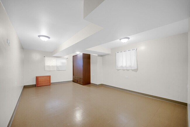 Foto del edificio - 8233 S Langley Ave